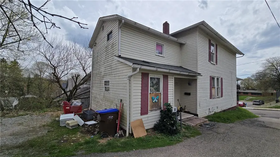 338 Ellsworth St, Sharon, PA 16146 - #2