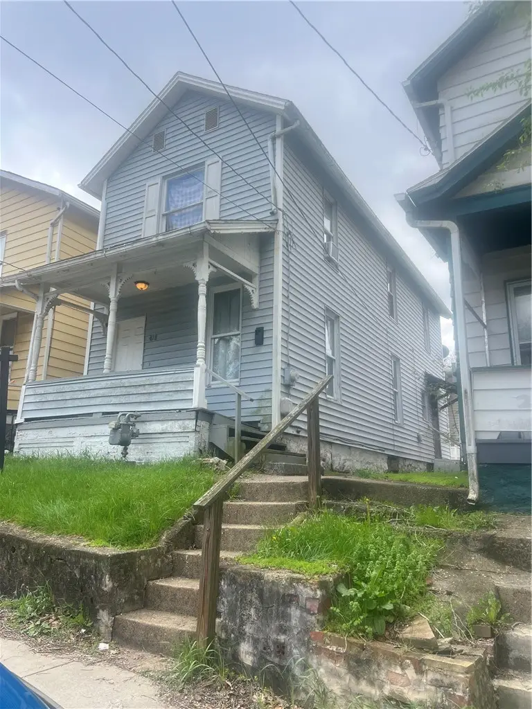 418 E Division St, New Castle, PA 16101 - #1