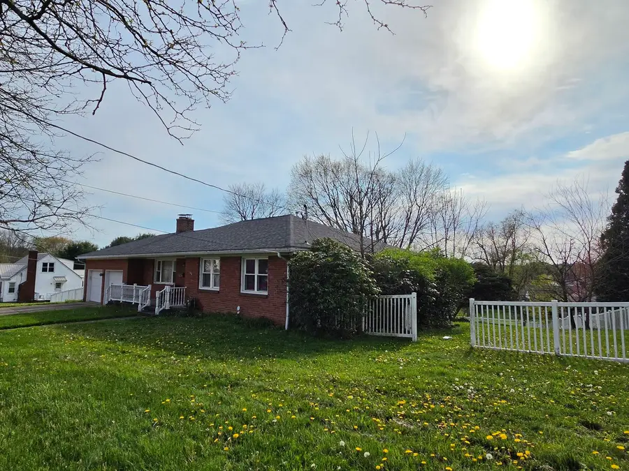 512 Ridgeway Avenue, Grove City, PA 16127 - #2