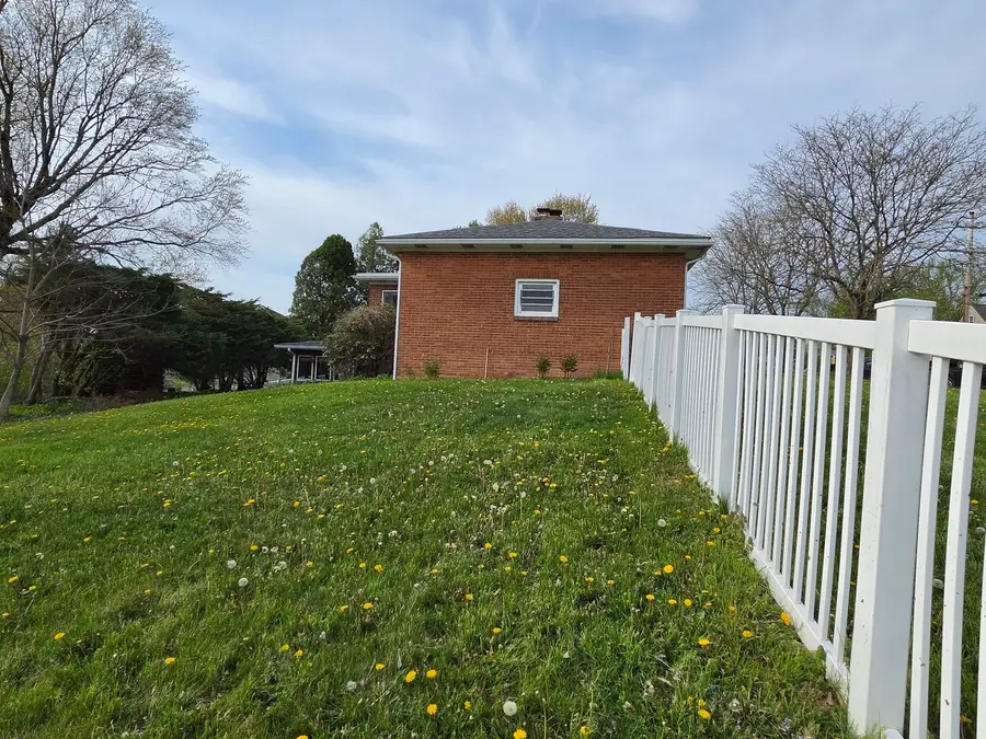 512 Ridgeway Avenue, Grove City, PA 16127 - #3