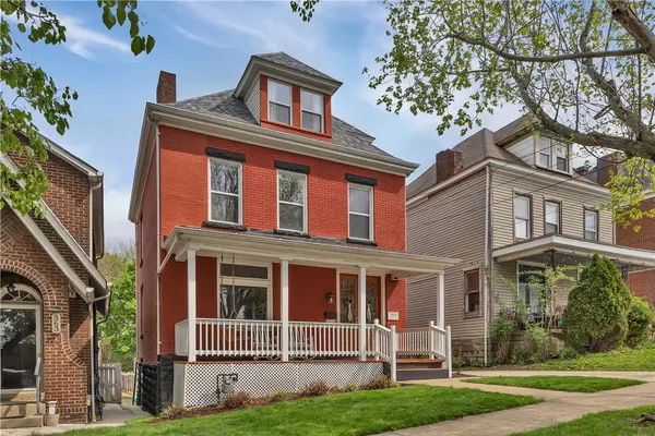 365 Pennsylvania Ave, Oakmont, PA 15139