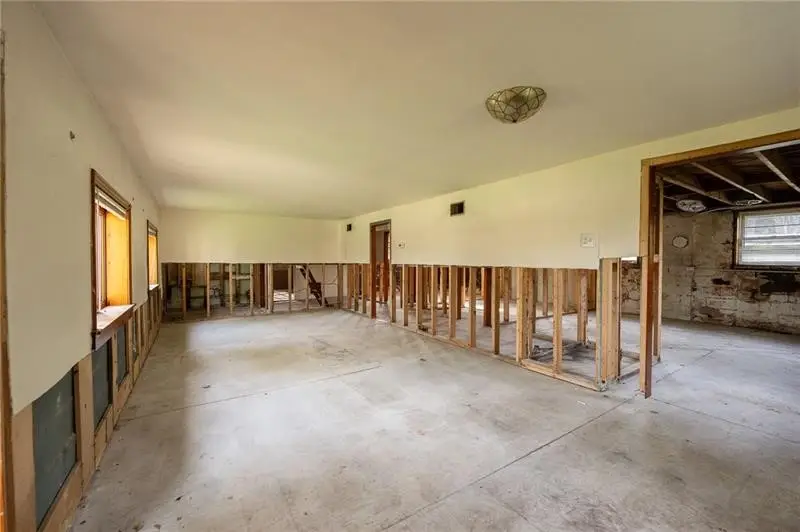 13000 Veronica Ln, Irwin, PA 15642 - #2