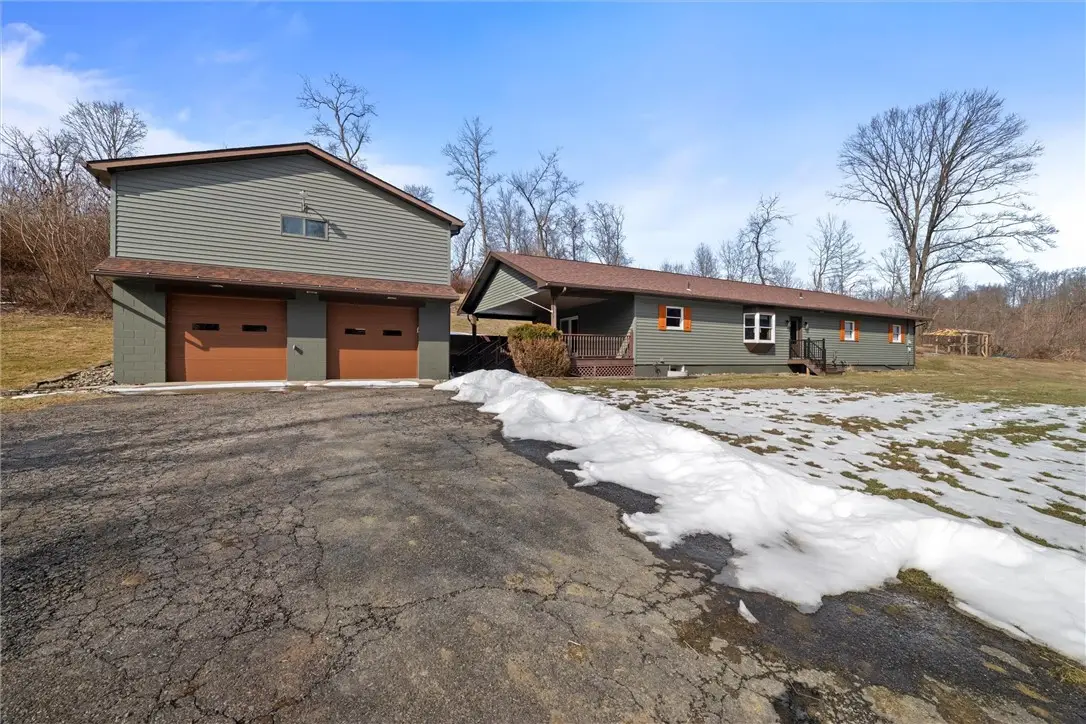 111 Holsing Ln, Tarentum, PA 15084 - #1