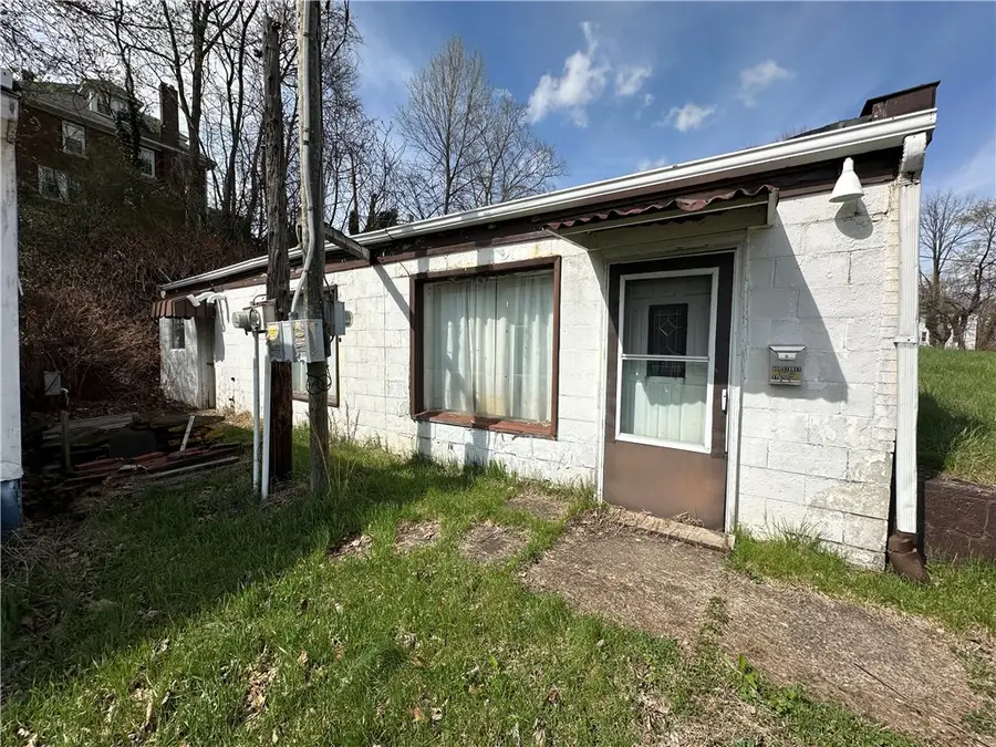 800 Sidney St, Greensburg, PA 15601 - #2