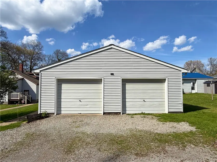 310 Oakland Ave, Grove City, PA 16127 - #2