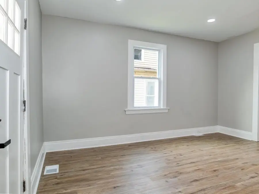 1221 4th Ave, Beaver Falls, PA 15010 - #3