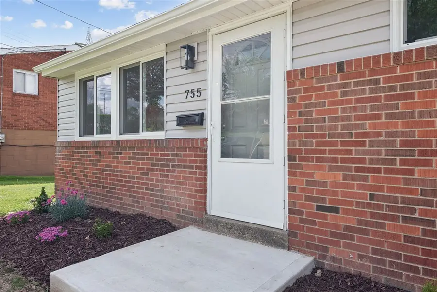 755 Cottonwood Dr, Monroeville, PA 15146 - #2