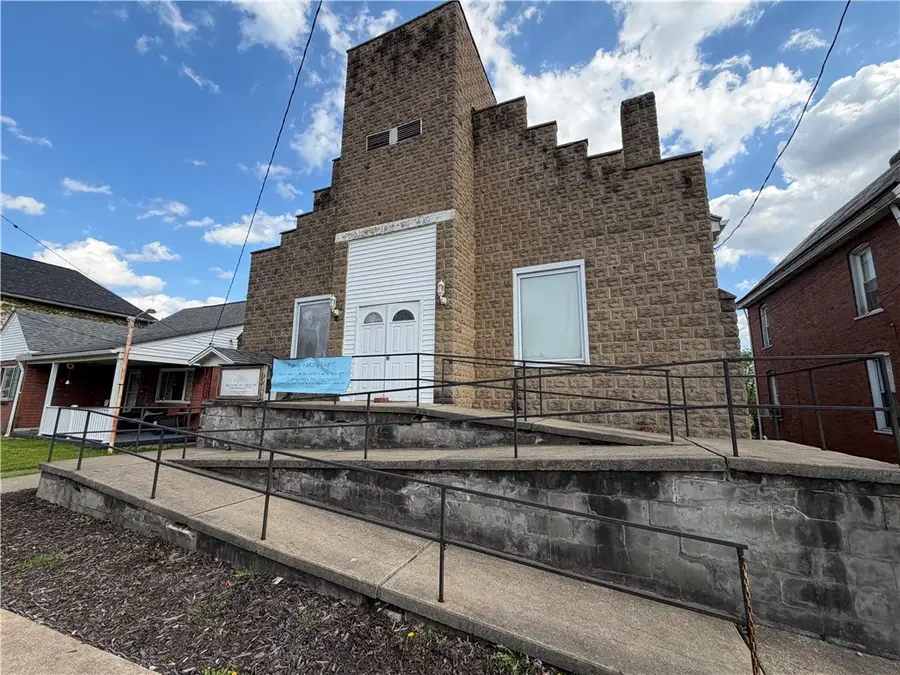 528 E 8th Ave, Tarentum, PA 15084 - #3