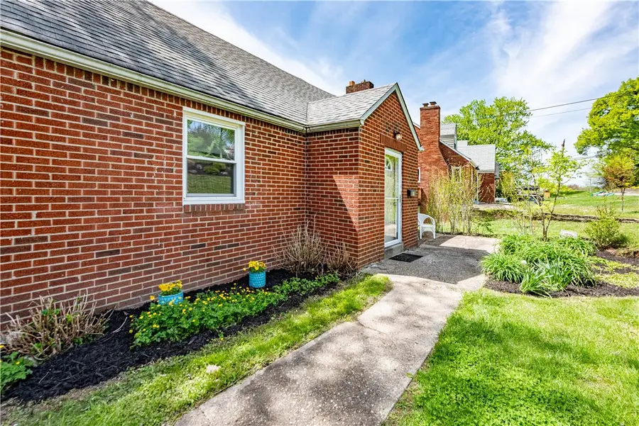 19 Locust Lane, Upper Saint Clair, PA 15241 - #2
