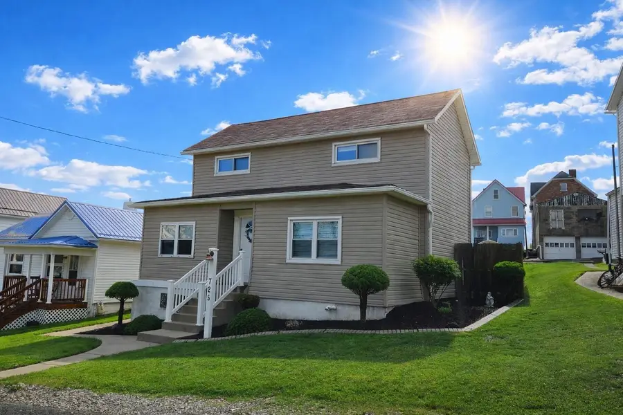 725 Longfellow Street, Vandergrift, PA 15690 - #2