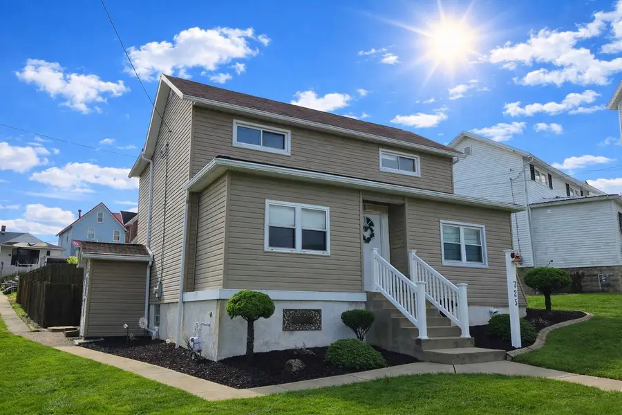 725 Longfellow Street, Vandergrift, PA 15690 - #3