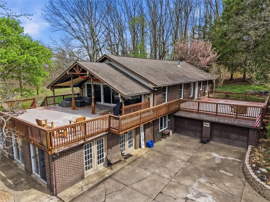215 Wises Grove Rd, New Brighton, PA 15066 - #2