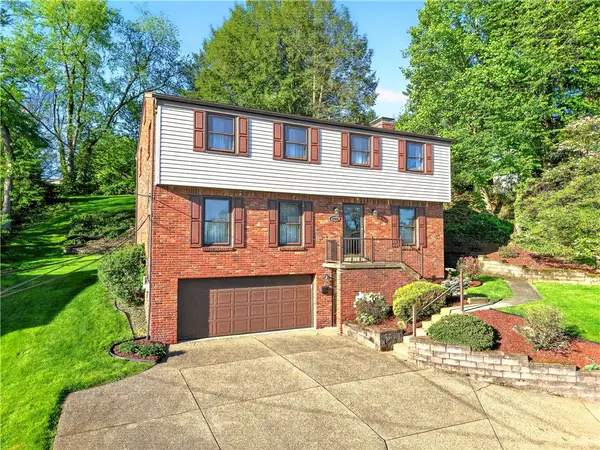 1024 Surrey Woods Rd, Bethel Park, PA 15102