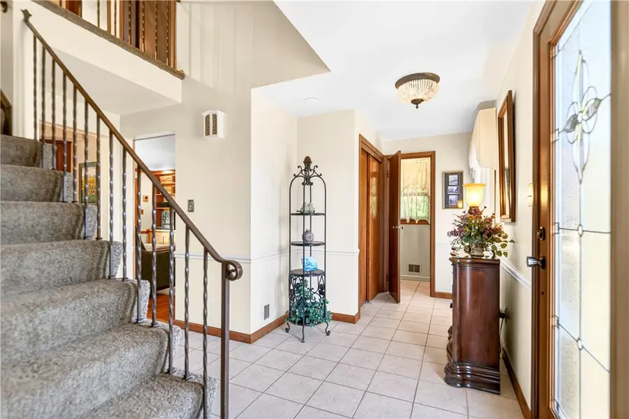 1024 Surrey Woods Rd, Bethel Park, PA 15102 - #3