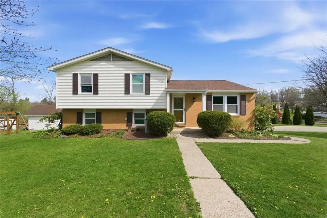 100 Tory Rd, Coraopolis, PA 15108 - #1