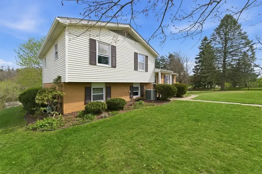 100 Tory Rd, Coraopolis, PA 15108 - #2
