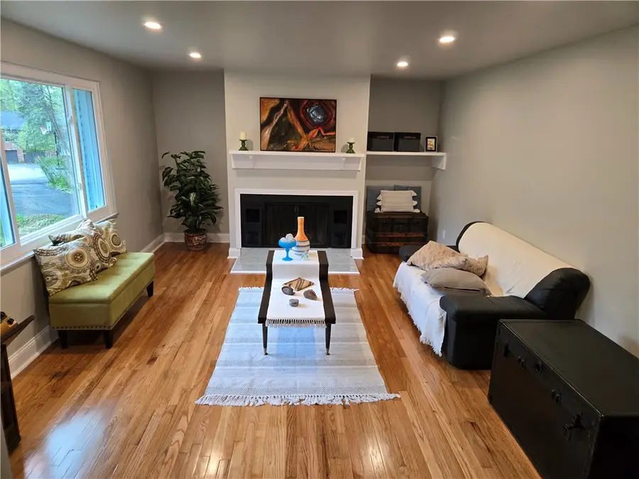 111 Greyfriar Dr, Pittsburgh, PA 15215 - #2