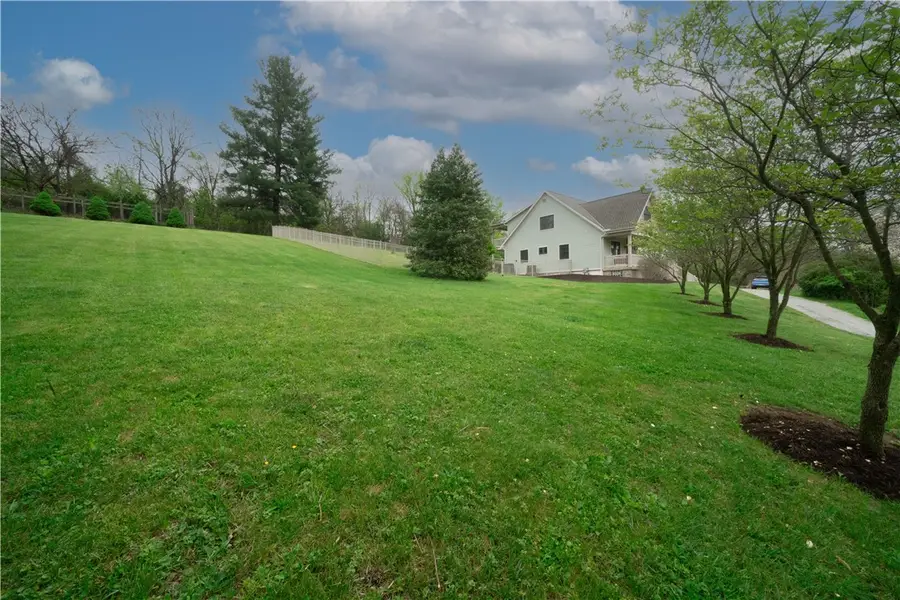 657 Lakeview Dr, Washington, PA 15301 - #3