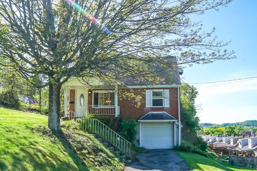 434 Mary St, Jeannette, PA 15644 - #2