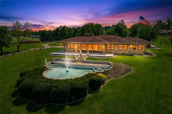 102 Peasant Village Ln, Rostraver, PA 15012