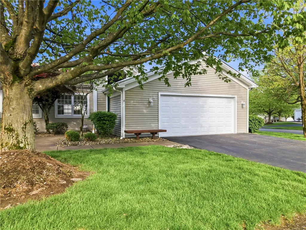 6 Golfwood Dr, Hermitage, PA 16148 - #1
