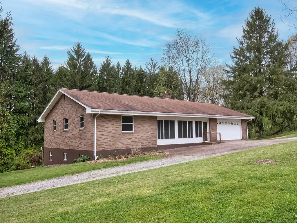 353 Thompson Hill Rd, Aliquippa, PA 15001 - #1
