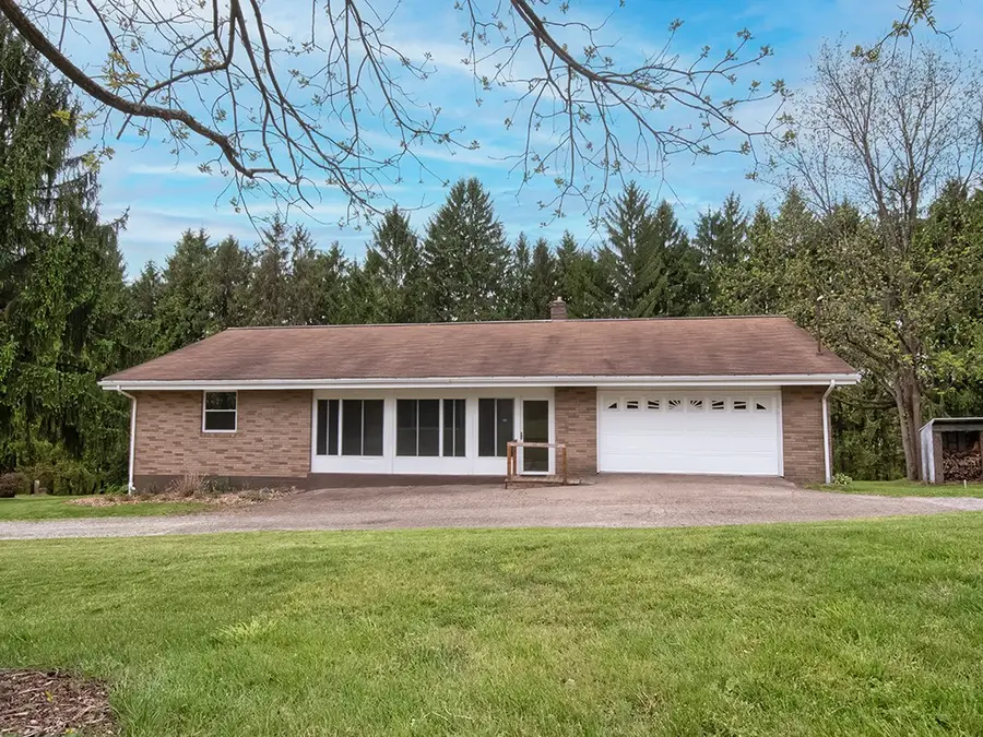 353 Thompson Hill Rd, Aliquippa, PA 15001 - #2