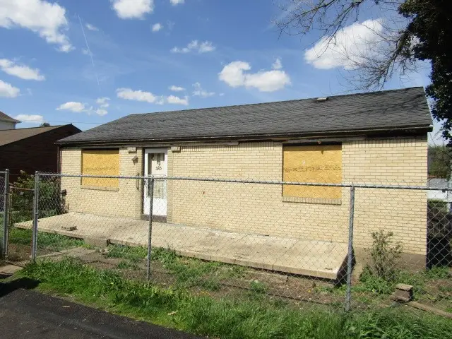 5915 Meade St, McKeesport, PA 15135 - #2