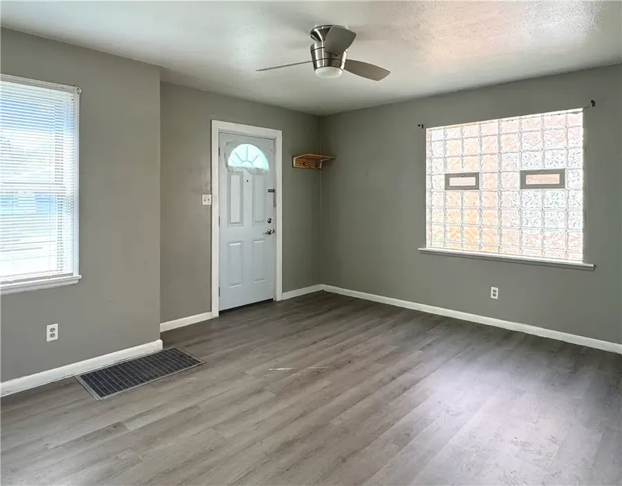 2116 Mcminn St, Aliquippa, PA 15001 - #2