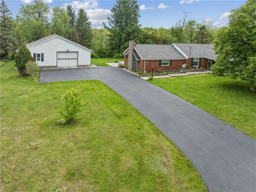 115 Lapeer Dr, Beaver Falls, PA 15010 - #2