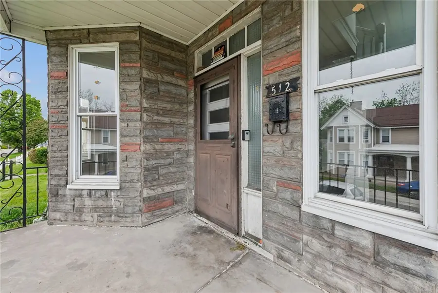 512 Sidney St, Greensburg, PA 15601 - #2
