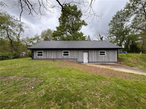 11 Old Saxonburg Blvd, Tarentum, PA 15084