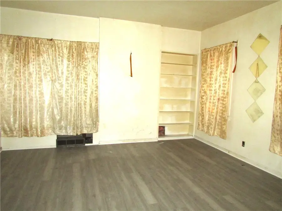 527 Delmont Ave, Pittsburgh, PA 15210 - #3