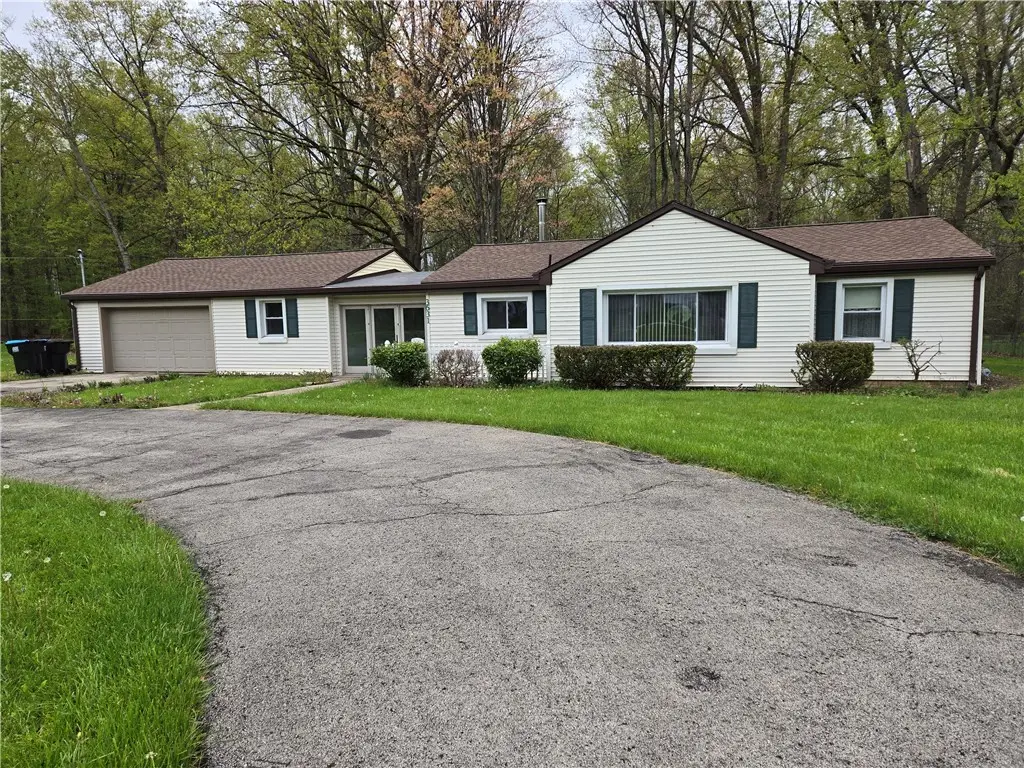3631 Sample Rd, Hermitage, PA 16148 - #1