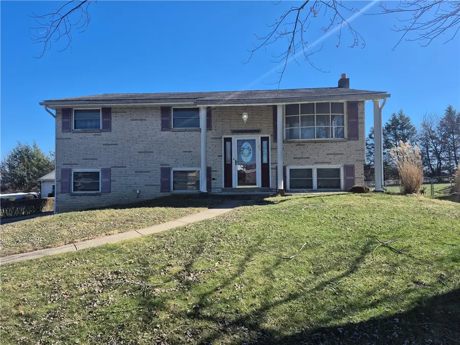 22 W Glennis Dr, Greensburg, PA 15601 - #2