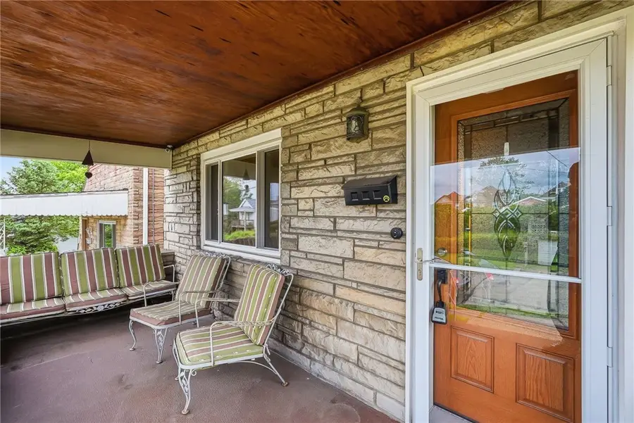 319 N 6th St, Clairton, PA 15025 - #2