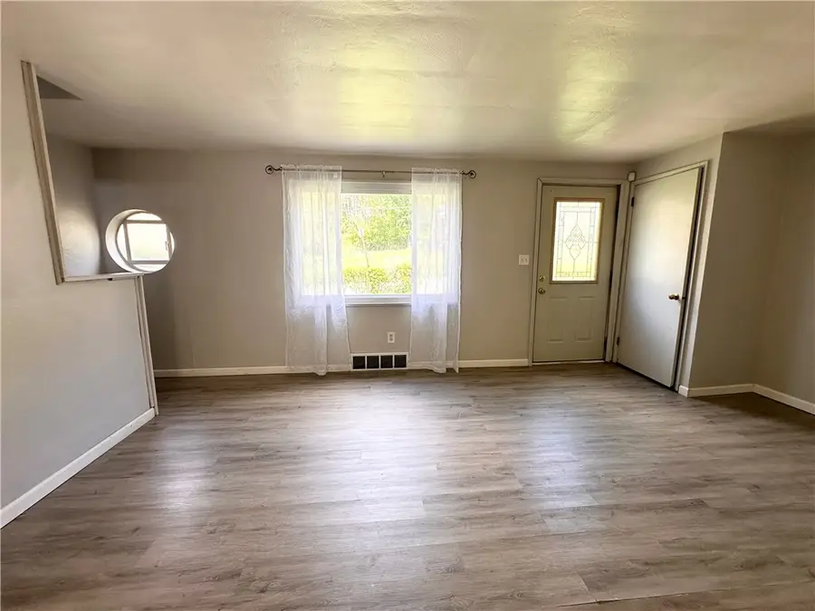 221 Dorothy Dr, Pittsburgh, PA 15235 - #3