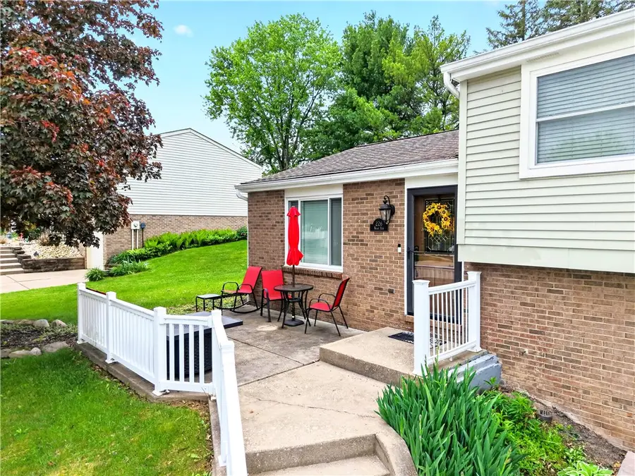 226 Briar Path, Imperial, PA 15126 - #2