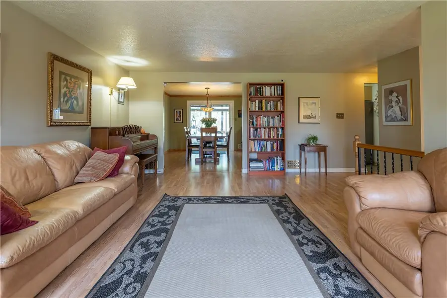 207 Manor Ct, Pittsburgh, PA 15241 - #2