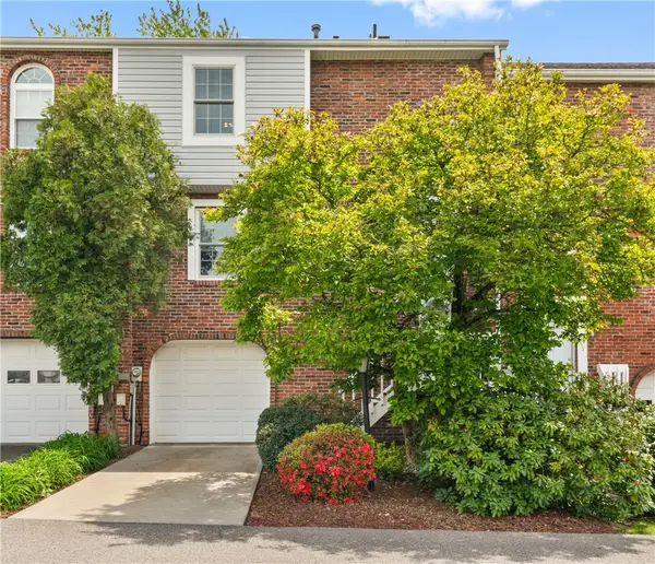226 Carters Grove Dr, Gibsonia, PA 15044