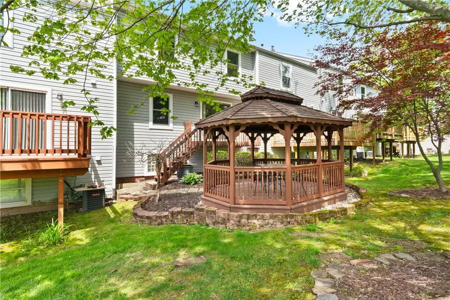 226 Carters Grove Dr, Gibsonia, PA 15044 - #2