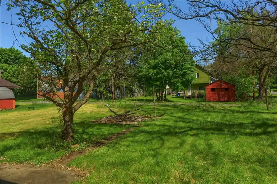 517 Lyndal St, New Castle, PA 16101 - #3