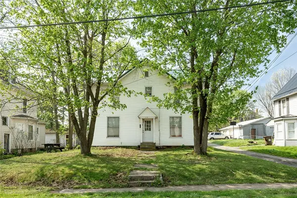 220 Jackson St, Grove City, PA 16127