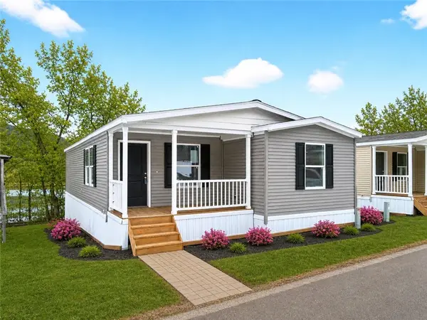 15 Surf Dr, Bunola, PA 15020