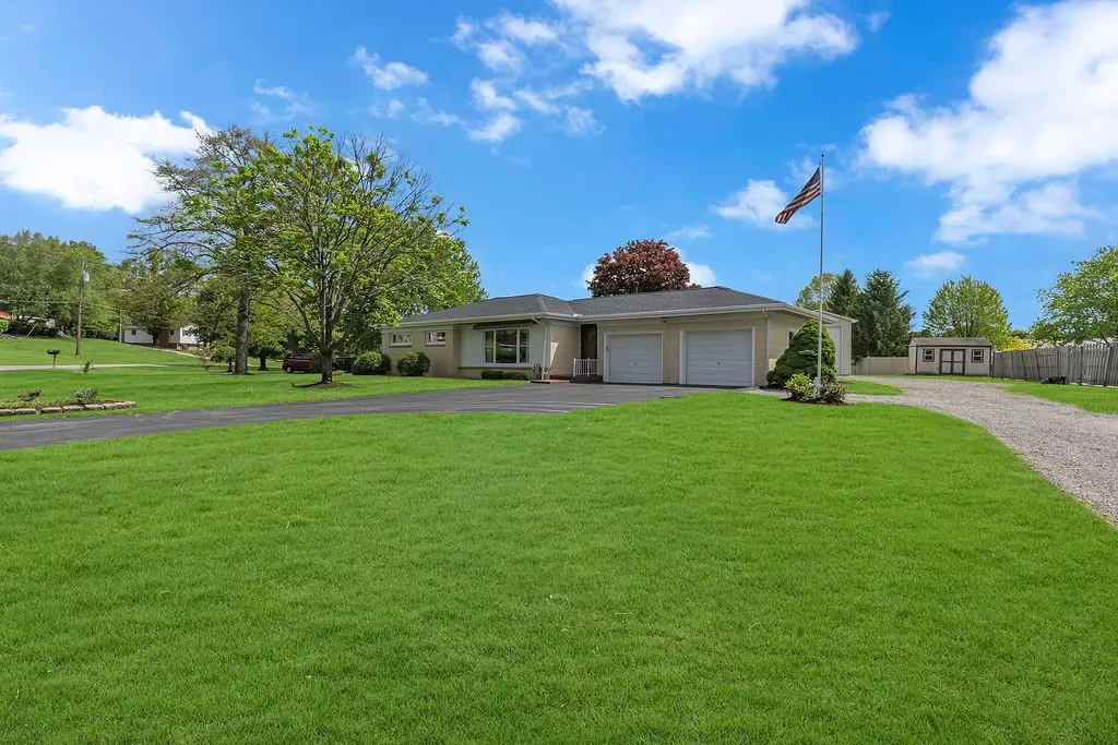 102 Pinecrest Dr, Beaver Falls, PA 15010 - #1