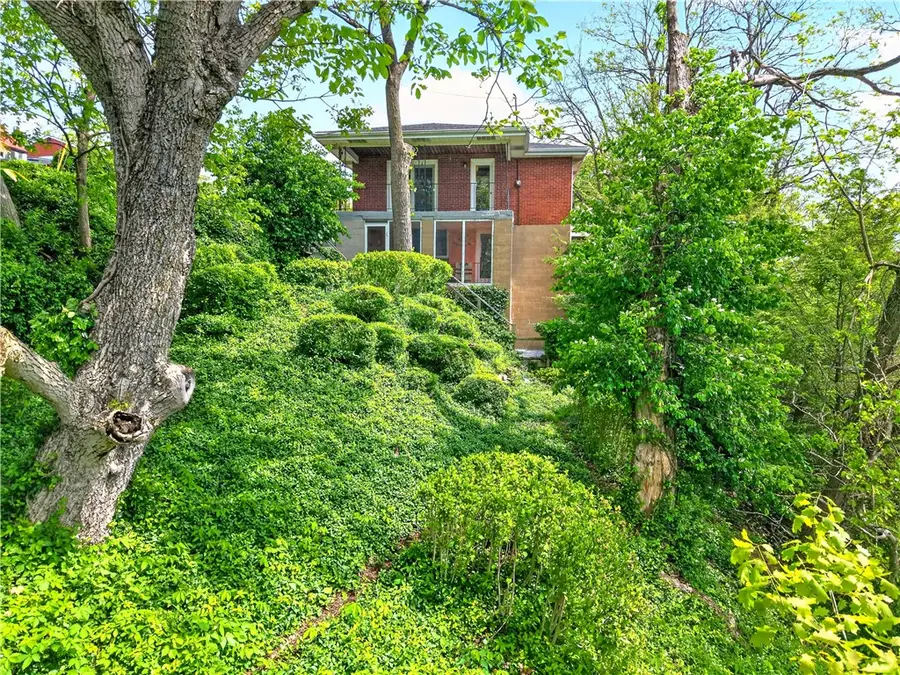 137 Ridge Ave, Bellevue, PA 15202 - #3