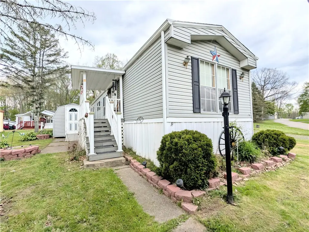 19 Emerald Dr, Grove City, PA 16127 - #1