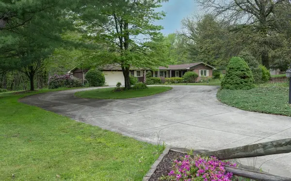 111 Patricia Dr, Beaver Falls, PA 15010