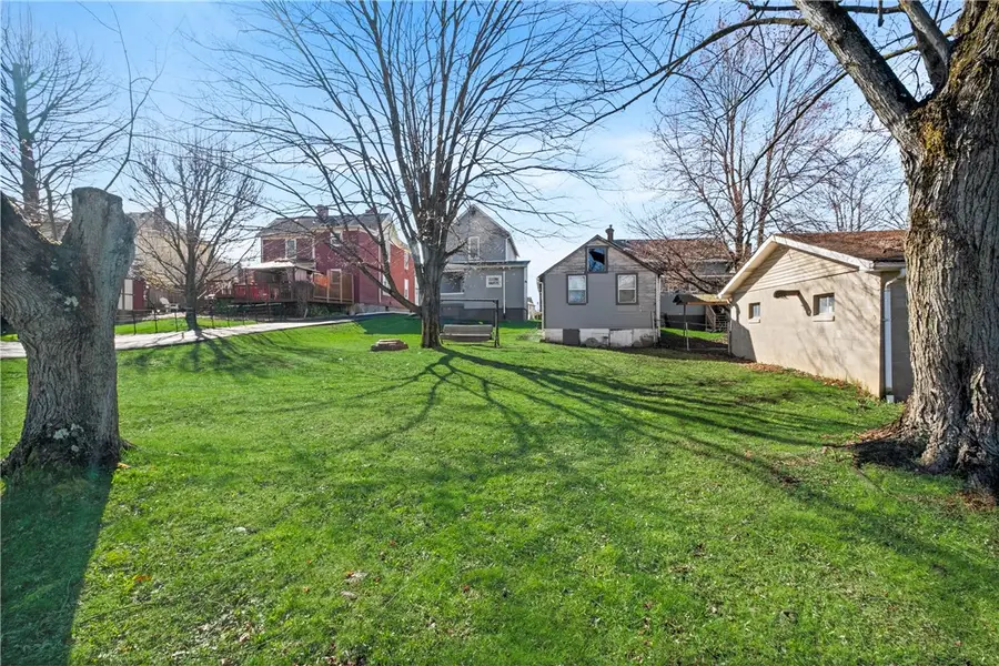 6 W Market St, Burgettstown, PA 15021 - #3