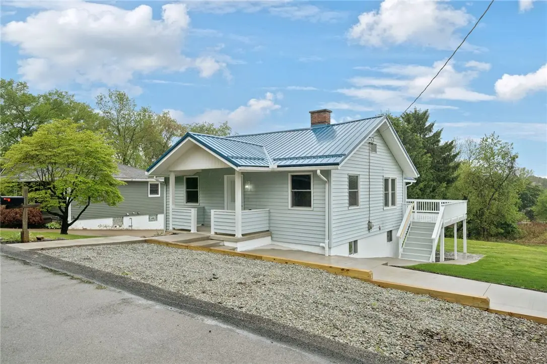 906 Allegheny Ave, New Kensington, PA 15068 - #1
